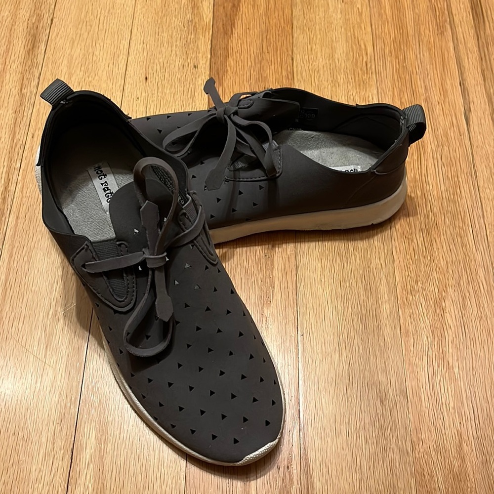 Not Rated tennis shoes